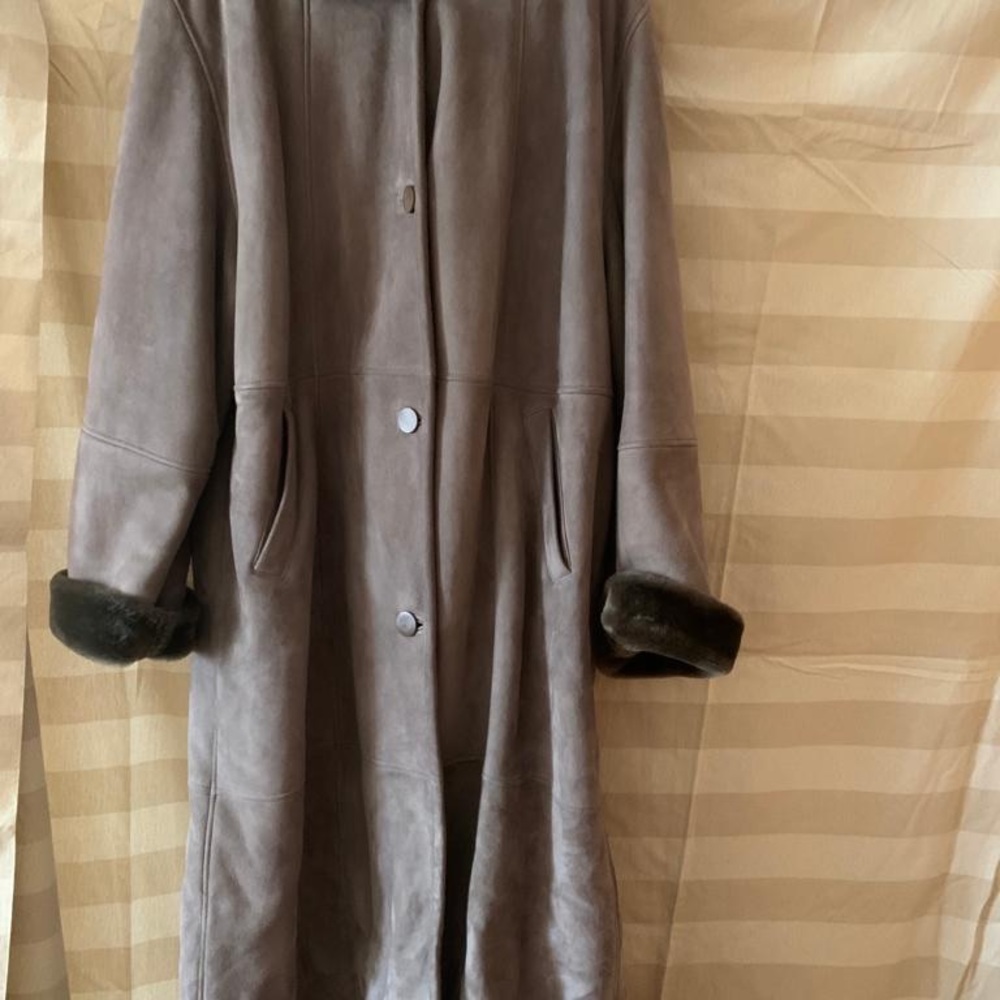 100% shearling coat. Gorgeous